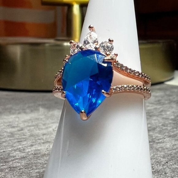 Ring Bomb Party Ring, size 8, NWOT, Blue stone rose gold color band - Picture 4 of 8